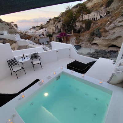 Junior cave suite with private jacuzzi