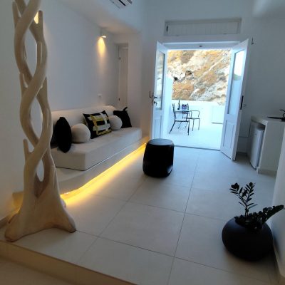 Junior cave suite with private jacuzzi