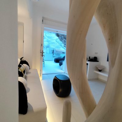 Junior cave suite with private jacuzzi