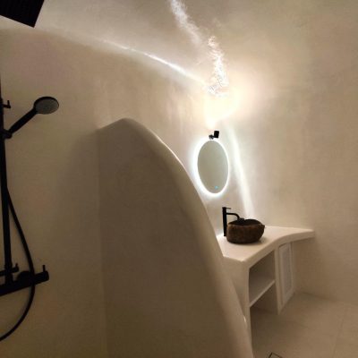 Junior cave suite with private jacuzzi