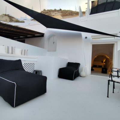 Junior cave suite with private jacuzzi