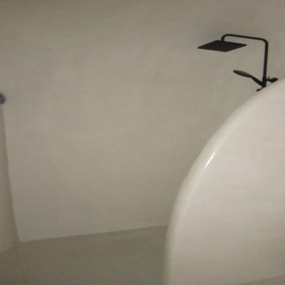 Deluxe cave suite with private jacuzzi