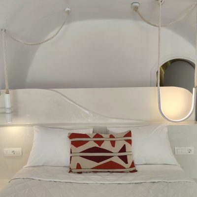 Deluxe cave suite with private jacuzzi