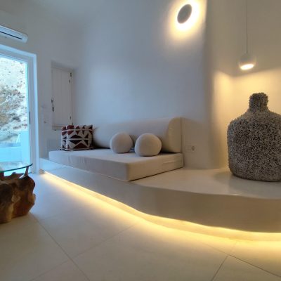 Deluxe cave suite with private jacuzzi