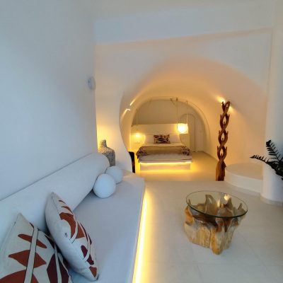 Deluxe cave suite with private jacuzzi