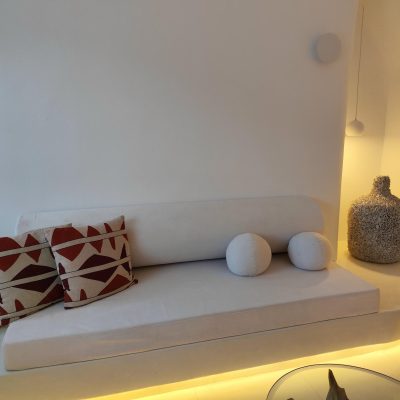 Deluxe cave suite with private jacuzzi