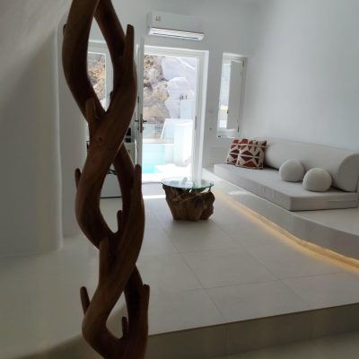 Deluxe cave suite with private jacuzzi