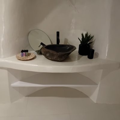 Standard cave suite with private jacuzzi