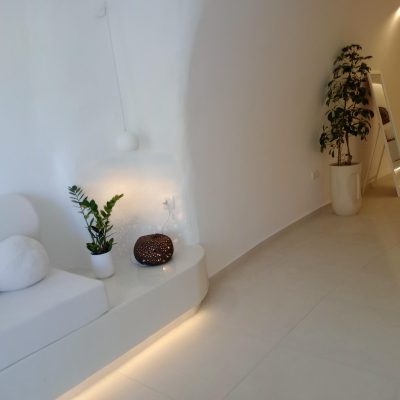 Standard cave suite with private jacuzzi