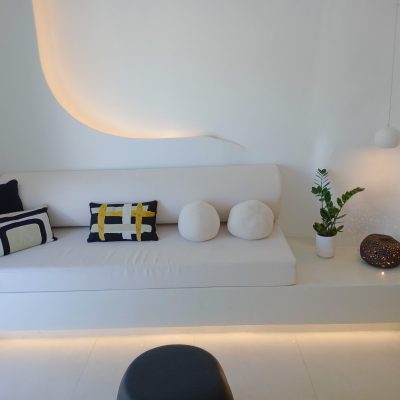 Standard cave suite with private jacuzzi