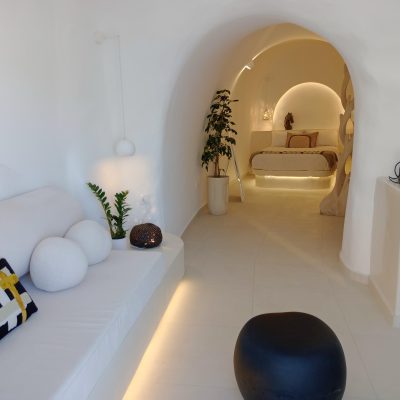 Standard cave suite with private jacuzzi