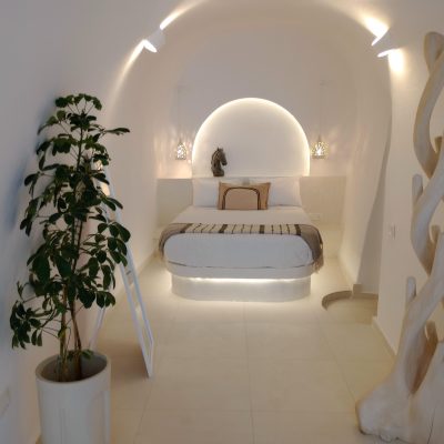 Standard cave suite with private jacuzzi
