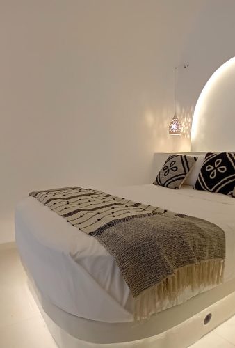 Standard cave suite with private jacuzzi