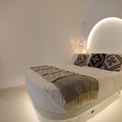Standard cave suite with private jacuzzi