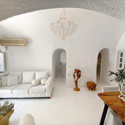 Two-bedroom cave suite with private jacuzzi