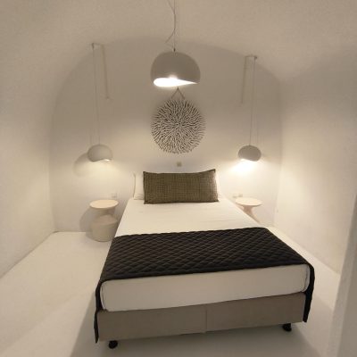 Two-bedroom cave suite with private jacuzzi