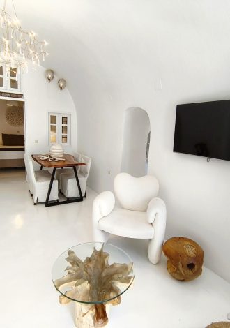 Two-bedroom cave suite with private jacuzzi