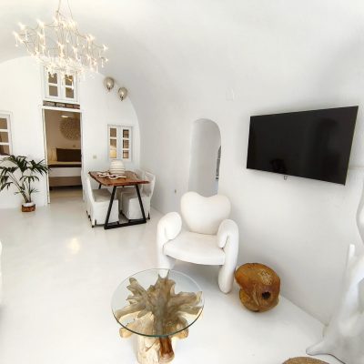 Two-bedroom cave suite with private jacuzzi