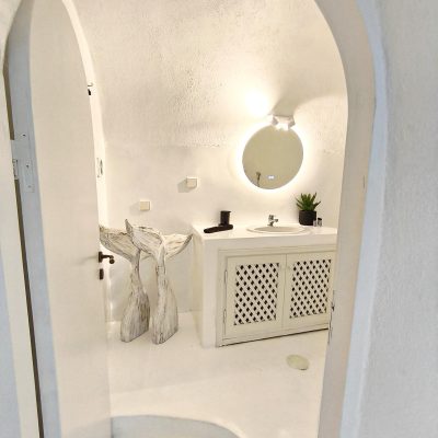 Two-bedroom cave suite with private jacuzzi