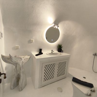 Two-bedroom cave suite with private jacuzzi